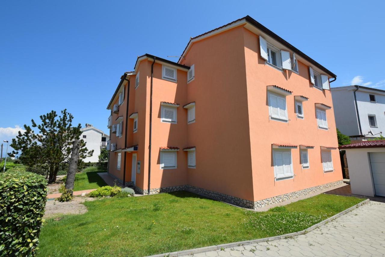 Apartments Gabrijel Malinska Eksteriør bilde