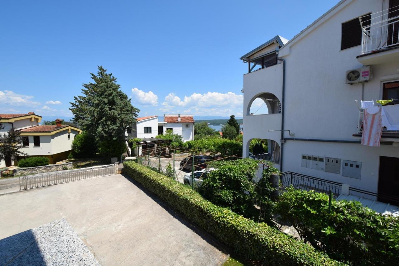 Apartments Gabrijel Malinska Eksteriør bilde