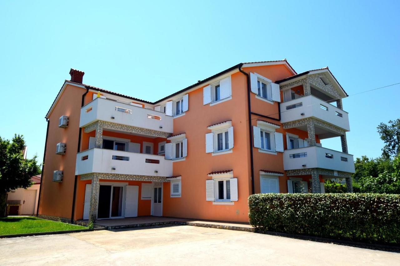 Apartments Gabrijel Malinska Eksteriør bilde